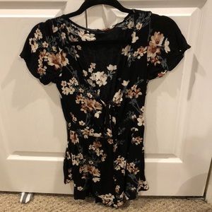 American Eagle tie front romper